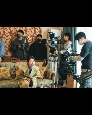 Lee Soo-hyun Instagram - ⁣⁣
bits and pieces of first half. ⁣⁣
전반전의 전우들. ⁣⁣
⁣⁣
#이로운사기 #delightfullydeceitful ⁣
⁣
📸 by @_____hanphoto_____