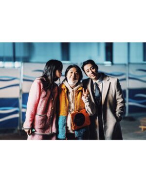 Lee Soo-hyun Instagram - ⁣
넘치게 받았던 사랑, 조금이라도 돌려드리자는 마음 ⁣
하나만으로 달려와준 사랑하는 💙정훈&하진💛⁣
간혹 그리워하고 계실 그친놈분들께⁣
짧지만 반가운 선물이 되었기를 마음 깊이 바랍니다⁣
정훈과 하진은 매일을 더 행복하게 살고 있을거예요! ⁣
⁣
#별똥별 #💙💛💚