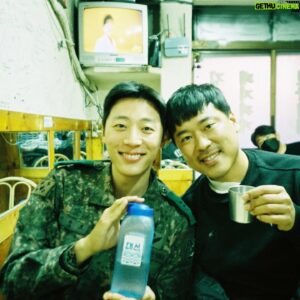 Lee Soon-won Instagram - #방과후전쟁활동#추억#친절한현수씨
#티빙#스튜디오드래곤#김원빈#많이#봐주세요#3-2반#친구들#고마워