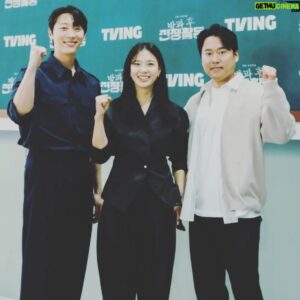 Lee Soon-won Instagram - 2023년3월31일4시 티빙 방과후전쟁활동

1년 가까이 함께 했던 작품..
추억도 많고 좋은 사람들도 만나게해준 고마운 작품..
현수야..우리 웃으면서 통화할수있겠지?ㅋ
고생하신 감독님이랑 술먹게 해주세요!

#티빙#방과후전쟁활동#드디어#오픈