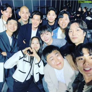 Lee Soon-won Instagram - #넷플릭스#netflix#택배기사#blacknight
#즐거웠던#촬영#글로벌#1위까지#화이팅
#블랙나이트#또보자#♡#많이봐주세요ㅜㅜ