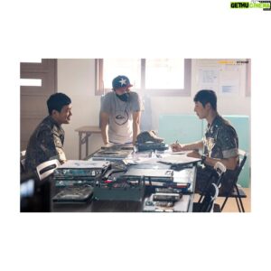 Lee Soon-won Instagram - #방과후전쟁활동#dutyafterschool
#티빙#tiving#스튜디오드래곤#studiodragon
#김원빈##이춘호#감독님
느낌조으네