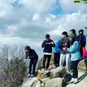 Lee Soon-won Instagram - #방과후전쟁활동#dutyafterschool
#방과후등산활동#진관사#향로봉
#등하산보다 어려운 방과후등산활동가입
(김수겸...생각보다 까다로움..언젠가 복수할거임)