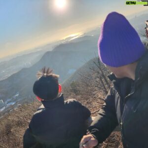 Lee Soon-won Instagram - 2023년 첫등산ㅋ
낮은 산부터 천천히 도전해보자
옆에서 입으로 등산하는 선우 땜시 금방 갔네..ㅋ 많이컷다 우리아들..
우리 친구처럼 사이좋게 지내자~
사랑해 선우야♡