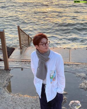 Lee Su-chan Instagram - 선생님 저 자연갈색이에요..