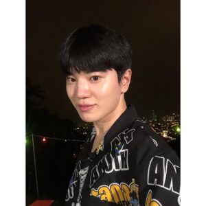 Lee Sung-jong Instagram - #인스피릿 #블랙이들 #오늘 수능 퐈이팅!!!👍🏻🙏🏻너무 떨지 말고 잘하고 오길!! 3년 동안 너무 고생 많았어요!