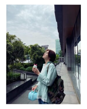 Lee Sung-jong Instagram - 인스피릿 구름이 이뻐요☁️🌧
오늘은 쫑토끼컵케이크🐰 #인스피릿❤️ #인피니트성종 #쫑토끼🐰