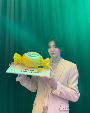 Lee Sung-jong Instagram - 고마워요🥹🙏🏻 #추억저장 09.03