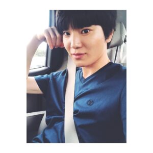 Lee Sung-jong Instagram - 오늘도#미드나잇 블랙#DJ성종#12:00
#🙇🏻‍♂️🎧