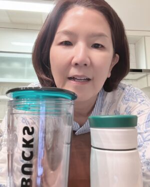 Lee Sung-mi Instagram - 바이바이 플라스틱 캠패인에 함께합니다 생활속 불필요한 플라스틱 사용을 줄이기위해 환경부가 추진하는 범국민캠패인 이랍니다!!!어찌어찌해서 이홍렬오라버니의 다음 타자로 캠패인에 동참하게되었습니다  다음세대에게 빌려쓰는 이나라 조금이라도 잘쓰고 가고싶습니다!! 환경을 생각하고 작은것부터 실천해보겠습니다!!텀블러 사용을 잊었던 저를 깨워주셔서 감사합니다 다음은 세상성실한 개그우먼 김지선씨에게 부탁해!!해줘엉!!!#김지선#바이바이플라스틱챌린지