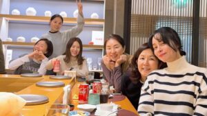 Lee Sung-mi Instagram - 신난다신난다 모처럼 맛난거 같이먹고 밤을지새워수다도떨고 아쉬운마음으로 헤어지는 우리 현숙녀!!!사랑해!!💜💜💜