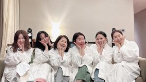 Lee Sung-mi Instagram - 신난다신난다 모처럼 맛난거 같이먹고 밤을지새워수다도떨고 아쉬운마음으로 헤어지는 우리 현숙녀!!!사랑해!!💜💜💜