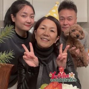 Lee Sung-mi Instagram - 크리스마스에 생일에 너무너무행복한시간 !!아들이 사준 거한 일식 오마카세 딸이사준가죽자켓 ㅋㅋ현찰로준 남편 ㅋㅋㅋ신나게 생일도 크리스마스도 지나갔다 한살을 더먹는다 행복하다 어떡하지!!!!! 너무 조아!!!!!