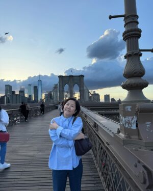Lee Sung-mi Instagram - NY 에와서 그저 아이들을 쫄레쫄레 따라다니며 구경하고 맛난거 먹고 보고 또 아이들 추천메뉴 또먹고(다 맛났다는!!) 걷고 ㅋㅋ평생 걸을거 다 걸은거같다 ㅋㅋ미국에서 느낀 많은것들을 마음에 담아본다!!🇰🇷🇺🇸🇨🇦 딸들과 잊을수없은 여행 그냥 감사하고감사하다 이시간은 정말 번개처럼 지나간다!!아쉬움!!남은여행도 알차게...👍🏻👍🏻