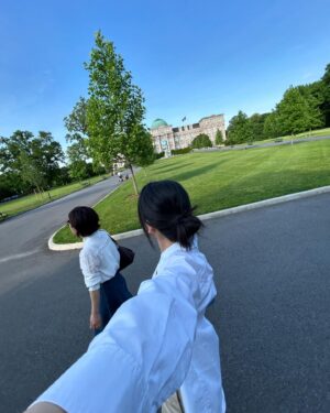 Lee Sung-mi Instagram - NY 에와서 아이들이 구경시켜준 뉴욕 보태니컬 가든에 와서 아름다운 자연을보며!!자연이주는 편함을 감사함을 !! 이자연을 지키고싶다앙🩷🩷🩷