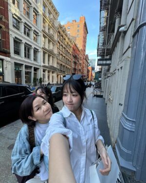 Lee Sung-mi Instagram - ㅋㅋㅋ졸업한 막내한테 어리광부리기!!! 기특하고 감사하고!!하나님께 감사!!멋진여행을 마무리하고오니 보고싶다😂