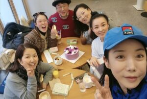 Lee Sung-mi Instagram - 사랑스런 우리후배들!!!다 잘되면좋겠다!!모두모두 건강하게 우리 또만나자 슬기야 축하해!!! 보드레 세아 생축!!! 동엽인 언제나 청일점!! 눈물많은 정아!!!