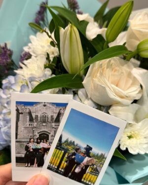 Lee Sung-mi Instagram - 드뎌 막내 졸업식!!!!야호!!!!!기쁘고 즐거운날 맘껏축하한다 이제 사회로..가보지않은길 기도하며 가보자!!인생 새로운 도전을 축하한다 💜💜