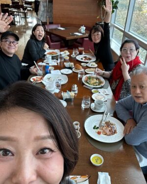 Lee Sung-mi Instagram - 웃고웃고 또웃고!!사랑하는 언니오빠 동생들!!!그저 좋다 만나면 그저 좋다 막좋다!!!큰일이다 헤어지기싫어서 ㅋ