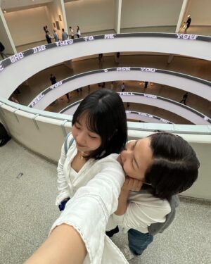 Lee Sung-mi Instagram - ㅋㅋㅋ졸업한 막내한테 어리광부리기!!! 기특하고 감사하고!!하나님께 감사!!멋진여행을 마무리하고오니 보고싶다😂