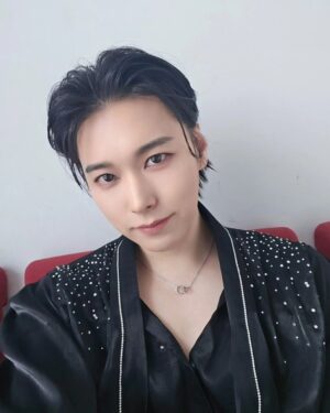 Lee Sung-min Instagram - 오늘 7시에 만나요♡
SBS FiL 트롯 라이벌 대전 😆✨️