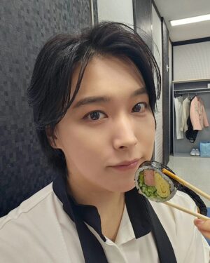 Lee Sung-min Instagram - 사랑이 따끔 👉🏻⚡️👈🏻