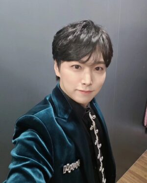 Lee Sung-min Instagram - .
너무나 즐거운 공연이었던 
한국 여성세무사회 가을 전국대회🎉
.
잊지 못할 아름다운 꽃밭에서의 추억
즐겨주신 모든 분들 응원해주신 모든분들
감사합니다💟
.
🎤무조건 달려갈거야🎵