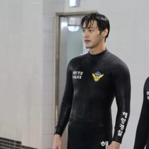 Lee Tae-hwan Instagram - 오늘 밤 10시 20분 #바다경찰2 #mbcevery1 본방사수 부탁드려요~
 #이범수 #조재윤 #온주완 선배님들과 함께👮‍♂️