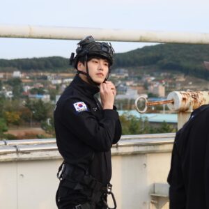 Lee Tae-hwan Instagram - 오늘 밤 10시 20분 #바다경찰2 #mbcevery1 본방사수 부탁드려요~
 #이범수 #조재윤 #온주완 선배님들과 함께👮‍♂️