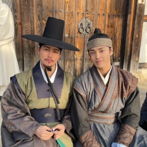 Lee Tae-hwan Instagram - 그 동안 저희 ‘암행어사 조선비밀수사단’을 사랑해 주신 모든 분들께 감사 드립니다! 
행복하고 소중한 추억을 간직한 채 이만 인사 드리겠습니다🙇‍♂️
#암행어사 #성이범 #수고하셨습니다