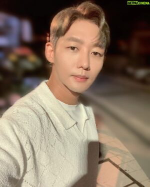 Lee Tae-sung Instagram - Night shooting 🎥
#삼남매가용감하게#comingsoon