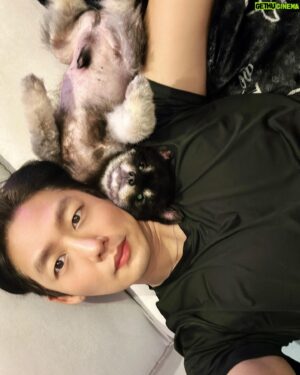 Lee Tae-sung Instagram - 상남자의 주말! 카오..의 당당한(?) 휴식