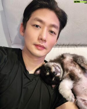 Lee Tae-sung Instagram - 상남자의 주말! 카오..의 당당한(?) 휴식