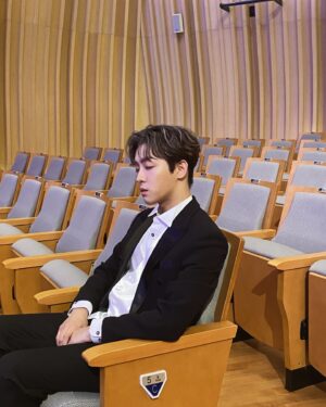 Lee Tae-vin Instagram - ?안잤는데? 
#펜트하우스 #민혁