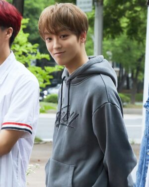 Lee Tae-vin Instagram - 다신 못 설 것 같았던 무대
오랜만에 느낀 감동 😊
감사해요 #뚝딱이의역습
Pc @park_hyeonwoo00 🥰
