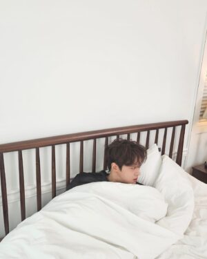 Lee Tae-vin Instagram - 😶‍🌫️