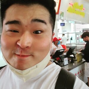 Lee Won-il Instagram - 흐음... 이내나우시라해떵가..🤣🍔🍟🥤
내 한 번 먹어보도록 하겠네... ㅎㅎㅎㅎㅎ
오랜만이야 #인앤아웃 #inandout
로스앤젤레스 출장중입니다..^^