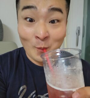 Lee Won-il Instagram - #탄산음료 대신에 #콤부차 마시면🍋🍒🍑🍊
나도 #다이어트 할 수 있다 이거지??😜🥤😘
친구가 직접 개발한 #달람하리 #슈퍼콤부차!
#단거조아!ㅋㅋㅋ 저칼로리 음료 신세계!
#찬물에도잘녹아 #탄산무엇 #살뺄고야 #제품협찬
#KoreanSuperKombucha #Kombucha #dalamhari