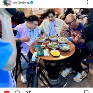 Lee Won-il Instagram - 새로 만난 좋은 친구같은 동생같은
가수같은 먹방러같은 조각미남 첫 게스트 #박재정
오늘 #홍석천이원일 유튜브 채널 업로드했어여!!
#헤어지자말해요 는 사랑입니다!
많이 들어주세용!!!