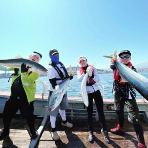 Lee Won-il Instagram - 원래 낚시하면 다들 이만치씩 잡는거죠??😜🐟🦀
와하하하하! 이번 #낚시세끼 시즌2도 대성공입니다!
유튜브에서 #낚시세끼 #한국다이와 검색하셔서
많이많이 시청해주세요! 매주 업로드됩니다!📽📸
#kcm #강창모 #조정민 #발목을잡지마 #이원일