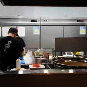 Lee Won-il Instagram - Two #Foodies and A #Burger!!! 🍔 😋 👌 😍 
#버거 가 너무 좋다는 이유만으로 시작한 일이
여기까지 왔습니당 😆 ㅎㅎㅎㅎㅎ
#MeltingSoulBurgerHouse #멜팅소울
#속초맛집 은 우리꺼! 이번 징검다리 연휴에
#속초 들르실거면 저희 #홍게버거 드시러 오세요!
저 #이원일셰프 도 있고 #김태우 도 있고
8시부터는 Pub분위기에 #KCM 도 온다모니~카!ㅋ
속초 센텀마크 or 롯데시네마 속초 검색하시고 오새요!