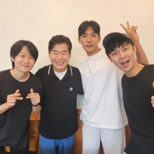 Lee Yeon-bok Instagram - 요즘 정말 핫한 마술  재미있고 유쾌한  한번 보면 반하는  마술 
너무 잘생긴 유호진 마술사 ~
마술사 일행들 ^^
#더매직스타 #유호진#월드스타