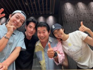 Lee Yeon-bok Instagram - 오늘 정말 오랜만에 뭉친 사랑하는 맴버들 
즐거운시간 생파  행복합니다 
서은수 김강우 허경환 고마워 ^^
#김강우 #서은수#허경환 #이연복
#즐거운생파
