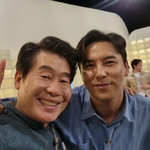 Lee Yeon-bok Instagram - 늘 만나면 반가운 우리 편스토랑 가족들
많은 유명 연예인들 보러 편스토랑에 놀러오세요 매주 금요일 KBS2 8시30분 입니다 ^^
#편스토랑KBS28시30분 #많은연예인
#좋아요💕