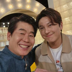 Lee Yeon-bok Instagram - 늘 만나면 반가운 우리 편스토랑 가족들
많은 유명 연예인들 보러 편스토랑에 놀러오세요 매주 금요일 KBS2 8시30분 입니다 ^^
#편스토랑KBS28시30분 #많은연예인
#좋아요💕