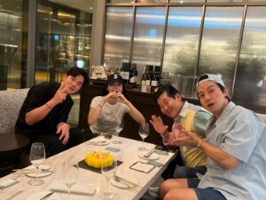 Lee Yeon-bok Instagram - 오늘 정말 오랜만에 뭉친 사랑하는 맴버들 
즐거운시간 생파  행복합니다 
서은수 김강우 허경환 고마워 ^^
#김강우 #서은수#허경환 #이연복
#즐거운생파