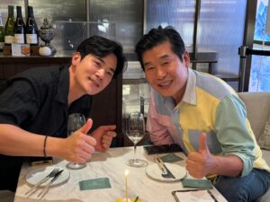 Lee Yeon-bok Instagram - 오늘 정말 오랜만에 뭉친 사랑하는 맴버들 
즐거운시간 생파  행복합니다 
서은수 김강우 허경환 고마워 ^^
#김강우 #서은수#허경환 #이연복
#즐거운생파