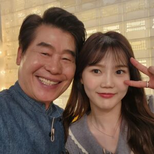 Lee Yeon-bok Instagram - 늘 만나면 반가운 우리 편스토랑 가족들
많은 유명 연예인들 보러 편스토랑에 놀러오세요 매주 금요일 KBS2 8시30분 입니다 ^^
#편스토랑KBS28시30분 #많은연예인
#좋아요💕