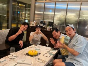 Lee Yeon-bok Instagram - 오늘 정말 오랜만에 뭉친 사랑하는 맴버들 
즐거운시간 생파  행복합니다 
서은수 김강우 허경환 고마워 ^^
#김강우 #서은수#허경환 #이연복
#즐거운생파
