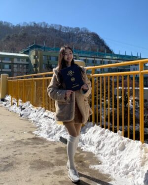 Lee Yeong-eun Instagram - 행복했던 #리라아트고#이젠안녕😭 #졸업  쌤들 친구들 보고싶을꺼에요 🤧이쁘게 사진찍어주신 상희쌤 #감사합니다☺️😚